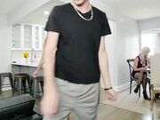 双女郎同时性服务型男躺下一起吃鸡巴湿润阴道添起来美味3P操穴