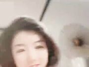 白皙巨乳模特露脸无套啪啪做爱两个大奶格外显眼