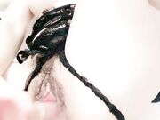 美御姐炮友不在自慰开档情趣内裤扒开骚穴假屌