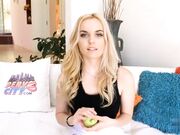 白嫩粉穴少女挑战男友大鸡巴的暴力抽送