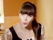 操了客房女仆玩弄鸡巴深喉各种深插不断