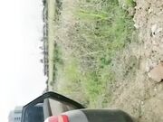 风韵犹存的气质淑女骚妈和儿子驱车户外啪啪