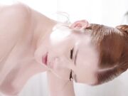 令人惊叹的美乳少女 用非凡的性爱对待她的客户