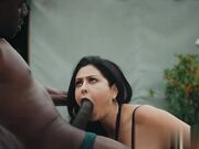 性感荡妇在别墅户外被黑鸡巴塞满