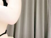 巨乳极品小骚货酒店约炮操逼埋头舔屌乳交