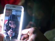 丰满的亚洲妻子在家里度过了一段美好时光