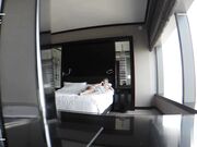 青少年保姆贝利布鲁克拥有巨大的屁股和天然的大奶帮助爸爸射精