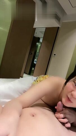 听狼友指挥给小哥舔弄大鸡巴 激情性爱椅风骚上位浪叫不断2