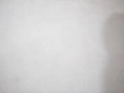 外围女神甜美小姐姐初下水要求加钟插逼干爽