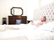 红发女孩谢丽尔 与秃头男人发生性爱