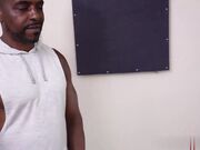 蒙住眼睛的娇小主妇喜欢 BBC 惊喜