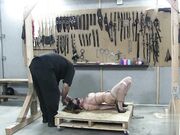 瑜伽辣妹和性爱玩偶激情玩耍