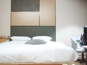 黑丝少女女仆装跪舔大鸡巴