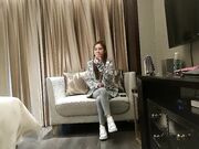 高马尾网红外围美女 牛仔裤修长美腿 小伙很满意