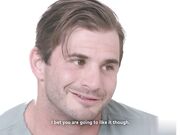 戴绿帽子的妻子麦迪逊摩根自慰并观看丈夫操娇小的斯嘉丽