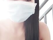 喜欢漏出的风骚主播 楼梯上掀裙子褪丝袜 自慰抠穴