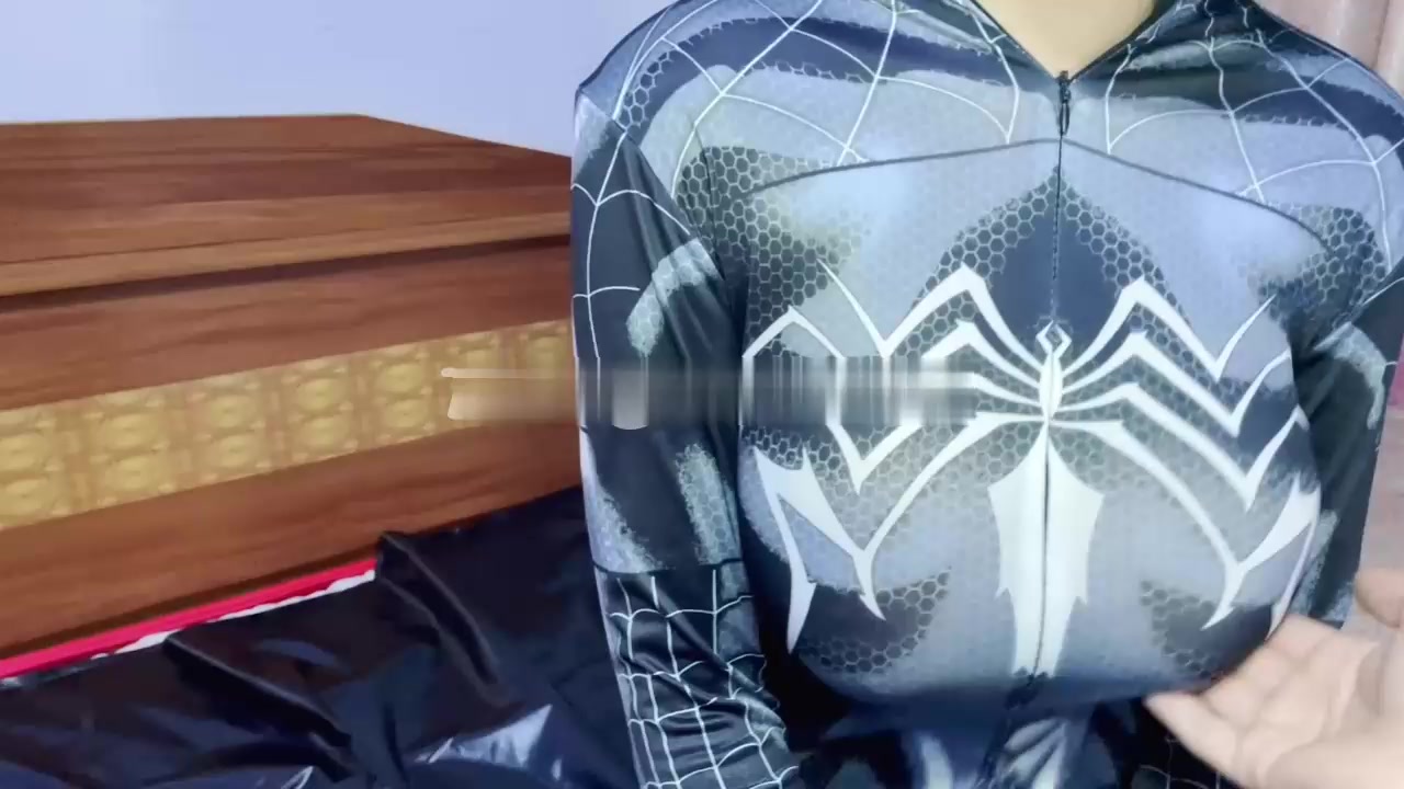 撅高高屁股粉嫩小穴湿粘淫汁美腿肩上扛爆操_颤挛高潮