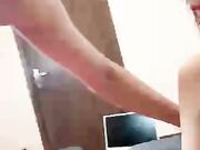 让小哥吃奶舔逼亲着小嘴抠着逼 无套抽插玩菊花刺激