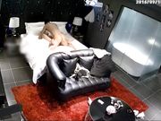 酒店偷拍长发大学美女和猛男男友开房 被操痛不让干了 男友追到洗手间继续操