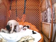 情趣炮房外表清纯眼镜妹提前开好房脱光等待男友到来很有情调穿上情趣套装啪啪激情69呻吟声太骚了