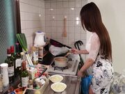 一名已婚妇女沉迷于与住在垃圾房里的不忠男子的婚外情天海つばさ 2