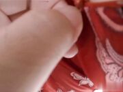 大胸女友穿上旗袍太骚了，干到高潮喷水不止，嘴里喊着不要，身体却很诚实，爽叫不停