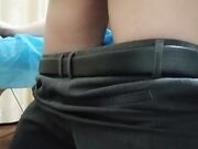 女客人针灸，掏出屌让抓着，按摩床上来一发，侧入抽插大屁股