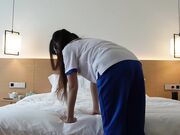 合法洛丽塔喵喵穿校服蒙眼被土豪哥哥后入爆操_扛腿抽插直接内射_第三视角