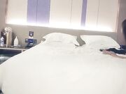 酒店约外围装大款假装性功能障碍 结果操太久竟被妹子发现