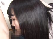 她被几个男人当作玩具 并进行了N次体内射精狂欢