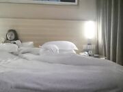 22岁兼职幼师 清秀温柔 肤白貌美 小伙体力过人插得淫水不断 掰开鲍鱼看特写