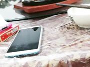 户外姐妹 今天大家在饭店聚餐 我在桌子下面给哥哥口爆 妹妹想要弟弟不给力