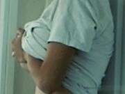 顽皮的继女看着女儿们做爱自己也忍不住掏出鸡巴直接上去插入