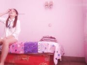 ️路边按摩店搞了个貌似学院派的气质颜值美女各种姿势抱着草