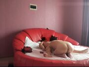 酒店红色情趣大圆床和穿着丝袜的富姐干妈激情干妈真体贴疫情这么严重还给毒龙