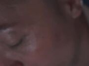 发生酒吧已婚妇女NTR 说着 这是给你的1