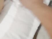 把小骚逼抠的神魂颠倒淫水直流 露脸主动舔弄大鸡巴 无套上位表情好骚