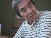 如果你因为她是女人而看不起她 她会给你一个痛苦的眼神1