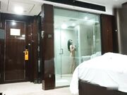 一身懒肉的小姐歪倒沙发 主动脱衣口交情趣内衣爆操