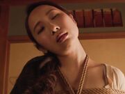 我想让我的乳头和睾丸穿着西装被戏弄 2