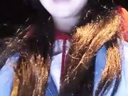 淫骚眼镜妹带着两个一块打工的姐妹夜晚广场和神经病流浪汉啪啪