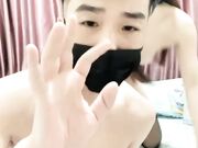 小葡萄高颜值新人苗条妹子和炮友啪啪 皮短裤黑丝舌吻口交后入猛操