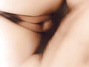 全程露脸高颜值好身材，乖巧听话深喉大鸡巴吸蛋蛋，激情逼推上位无套抽插内射中出！.mp4