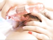 风吟鸟唱精品流出可爱性感的美女嫩模酒店拍摄完后按照摄影师要求用道具激情自慰后被潜规则