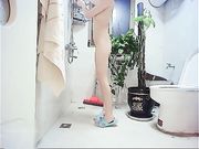 清纯宥菈正在直播洗澡时被男友拉到床上狂操