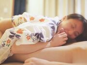 萝莉白虎内射_萝莉白虎小逼一闪，阳具猛干她紧穴内射满精液，爽得她娇喘求操死