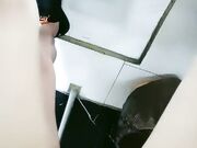 风骚少妇网吧勾引打游戏的小哥 到网吧厕所激情啪啪好刺激