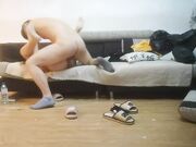 约草超极品的小少妇 颜值很高沙发上调情揉奶抠逼吃奶子 对着镜头各种抽插爆草