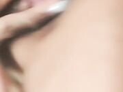 这婊子是有多欠操啊 一口就把鸡巴咬进去吸吮 性感的纹身上位电臀