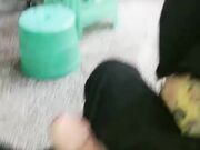 理发店里的骚男女真鸡巴骚 白日宣淫衣服都不脱直接上位看着店门外激情抽插大骚逼